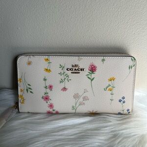 Coach Accordion Zip Wallet‎ Chalk White Wildflower Print Floral Pebble Leather